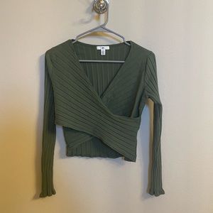 Like new BP women’s wrap v neck top
